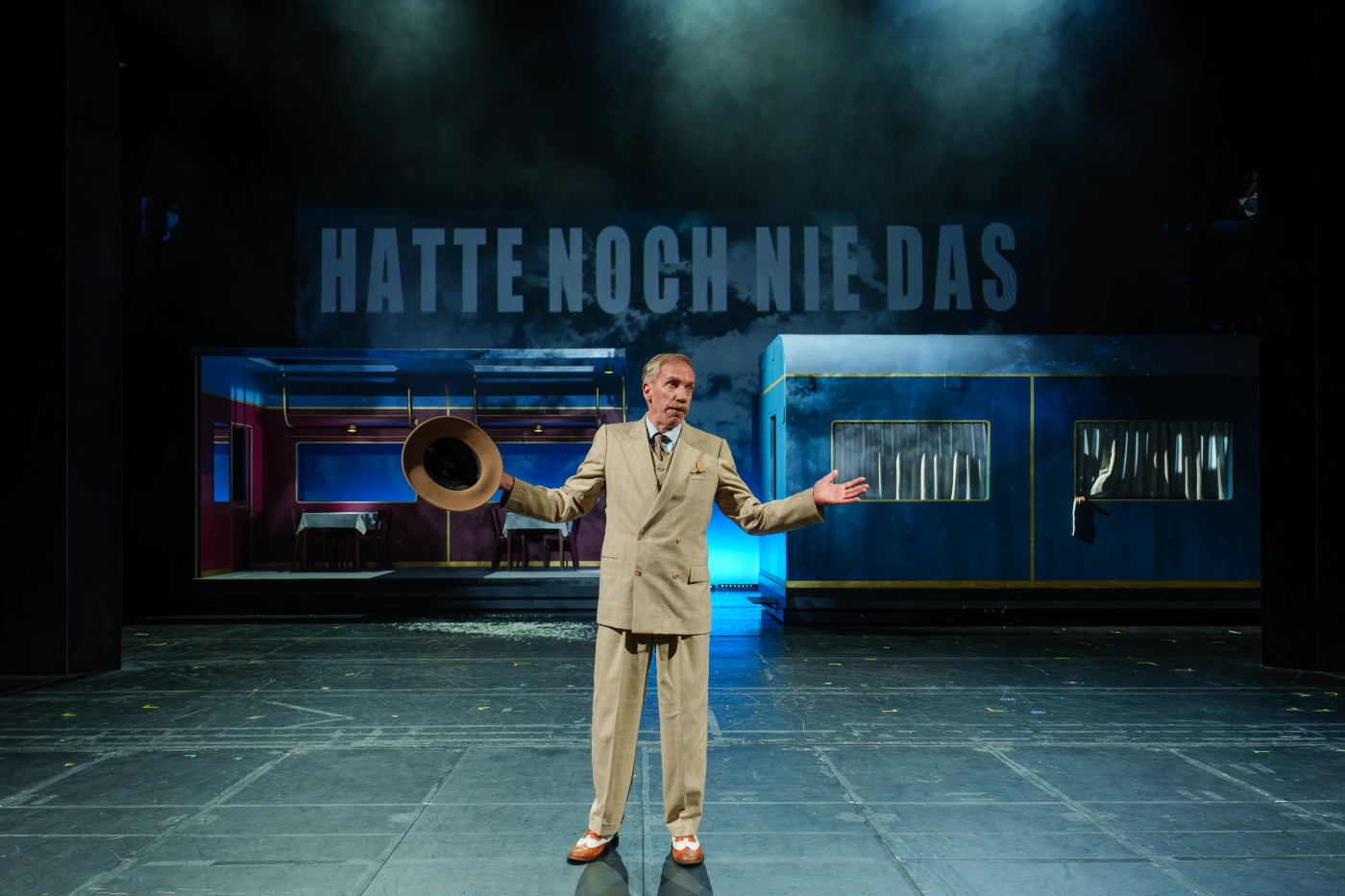 Ein Anzug mit Hut reicht bereits, um sich als Meisterdetektiv Hercule Poirot aus «Mord im Orientexpress» zu verkleiden (Foto: Ingo Hoehn)