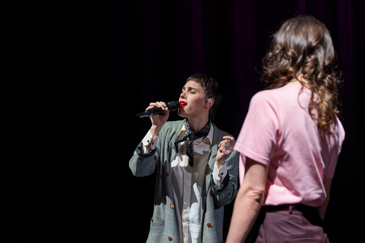 Luzerner Theater, «Auf allen vieren», Foto: Ingo Hoehn