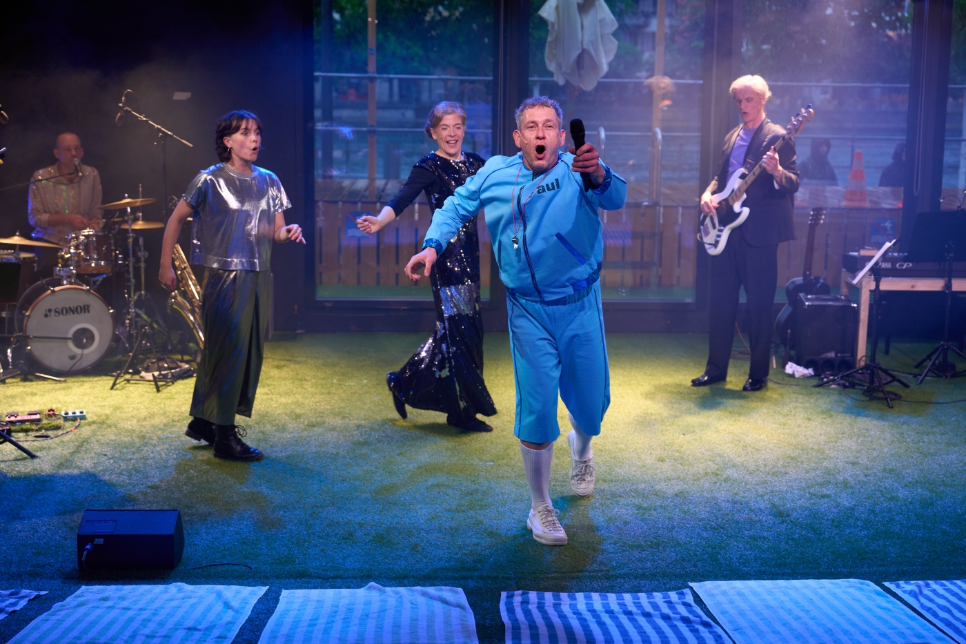 Luzerner Theater, «baden gehen 2», Foto: Emanuel Ammon