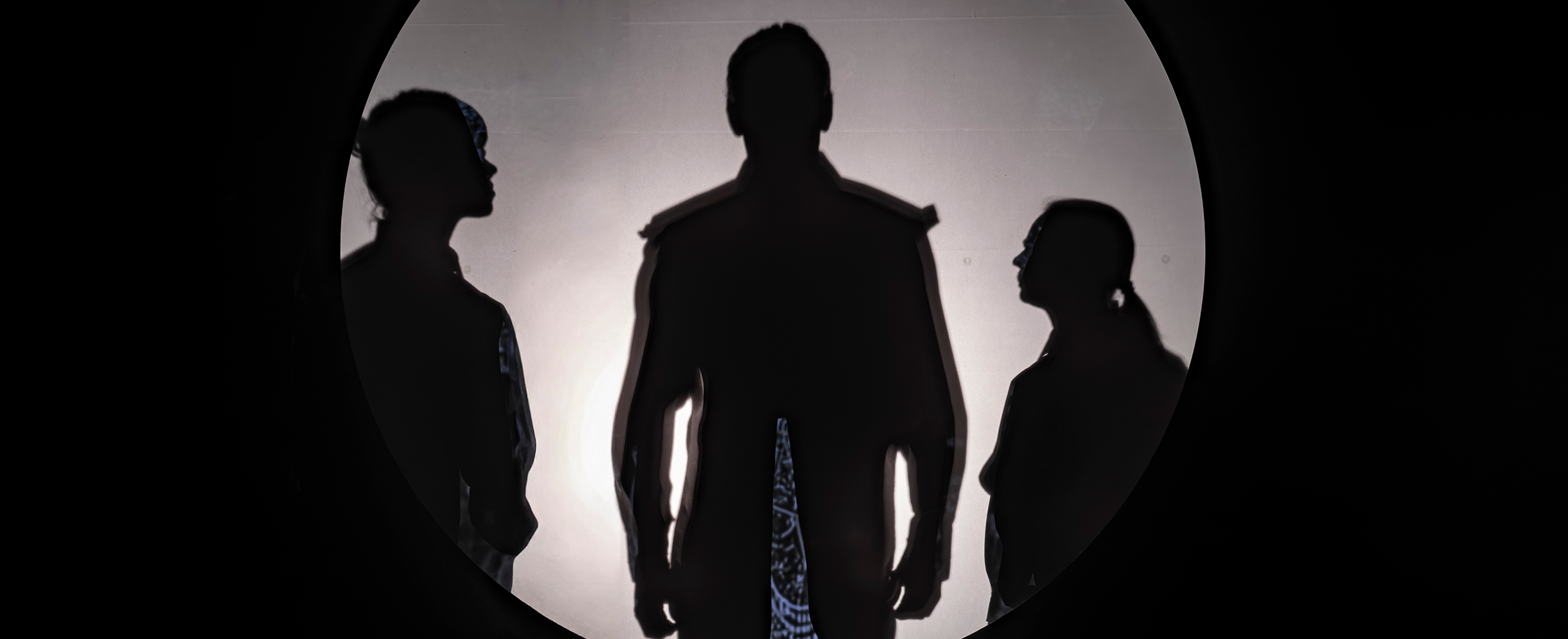 drei menschliche Silhouetten 