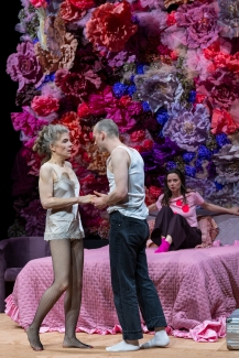 Luzerner Theater_Auf allen vieren_Tini Prüfert_Bastian Inglin_Carina Thurner_Foto_Ingo Hoehn